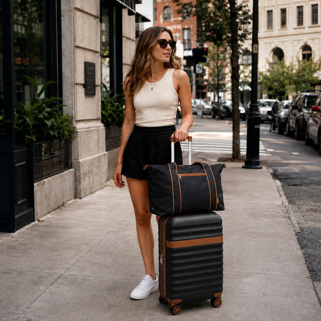 Black 20in Expandable Hardshell Carry-On Q4124