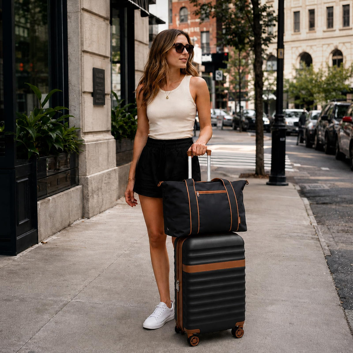 Black 20in Expandable Hardshell Carry-On Q4124